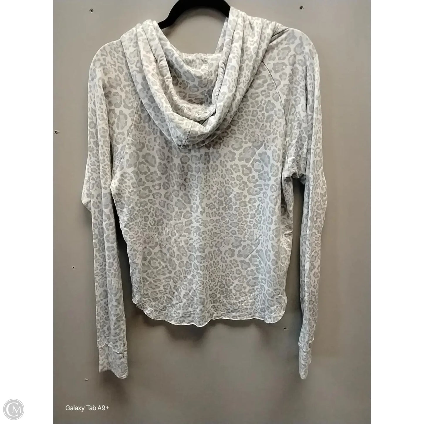 Sweatshirt Hoodie By Clothes Mentor In Camouflage Print, Size: M