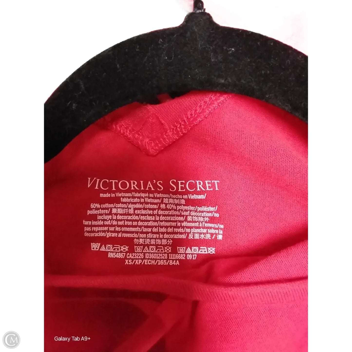 Top Long Sleeve By Victorias Secret In Red, Size: Xs