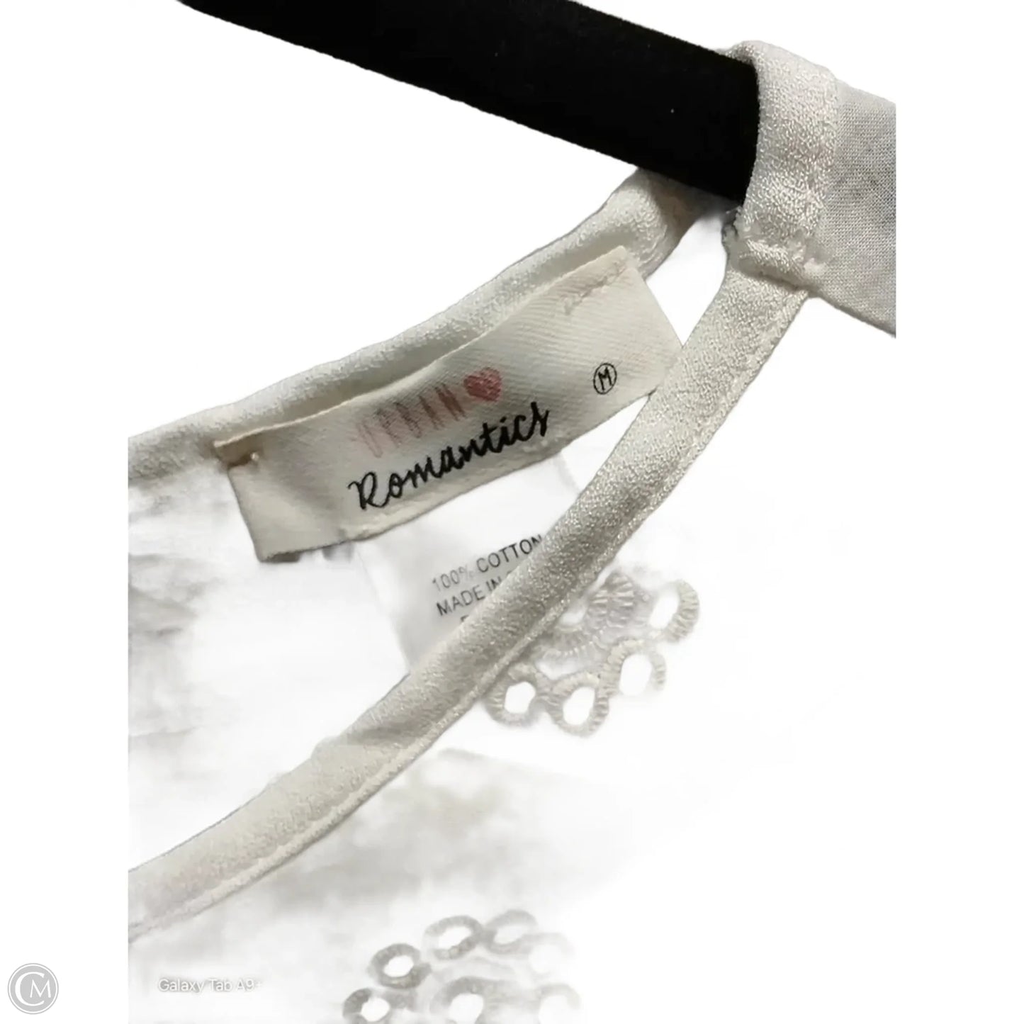 Top Long Sleeve By Urban Romantics In White, Size: M