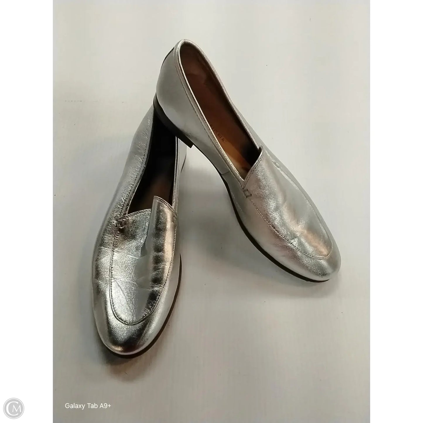 Shoes Flats By Banana Republic In Silver, Size: 8.5