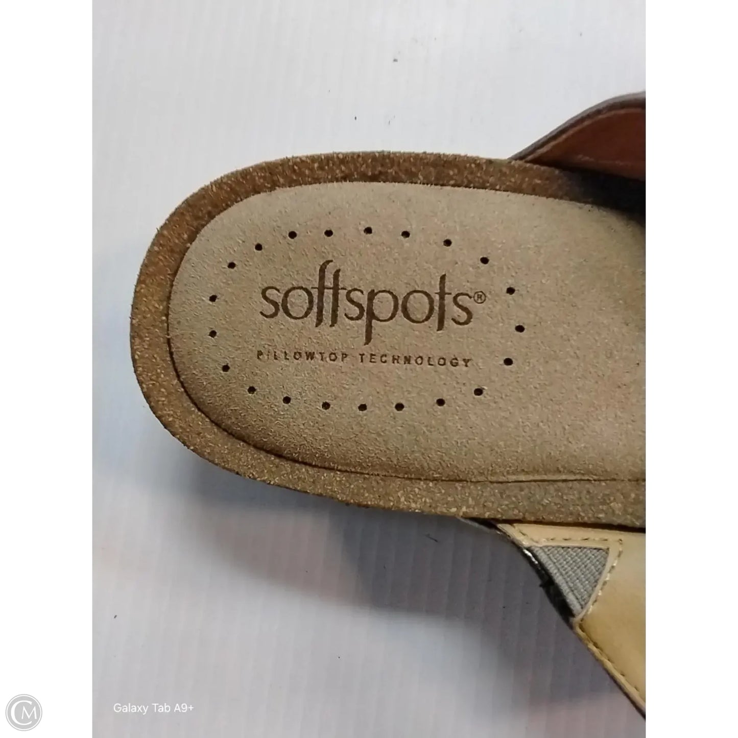 Sandals Flats By Softspots In Brown, Size: 8.5