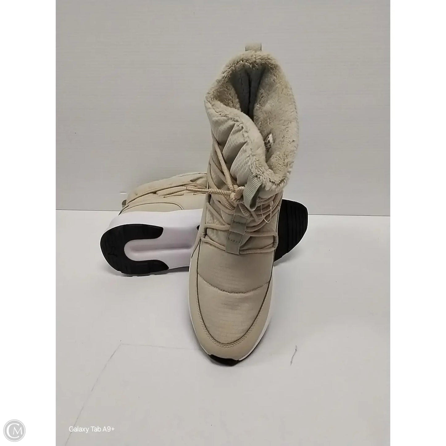 Shoes Sneakers By Puma In Cream, Size: 10