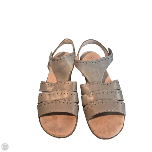 Sandals Flats By Clothes Mentor In Grey, Size: 10