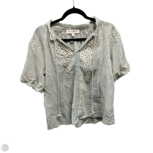 Top Short Sleeve By Chelsea And Theodore In Green, Size: S