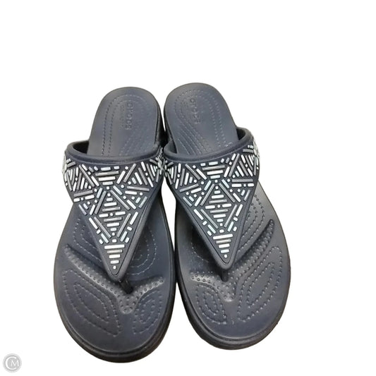 Sandals Flats By Crocs In Navy, Size: 11