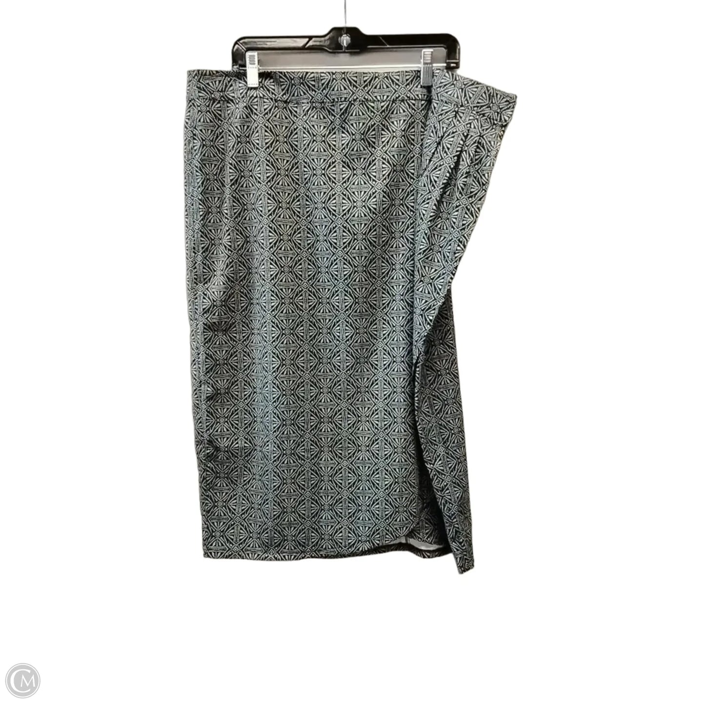 Skirt Maxi By Clothes Mentor In Black & White