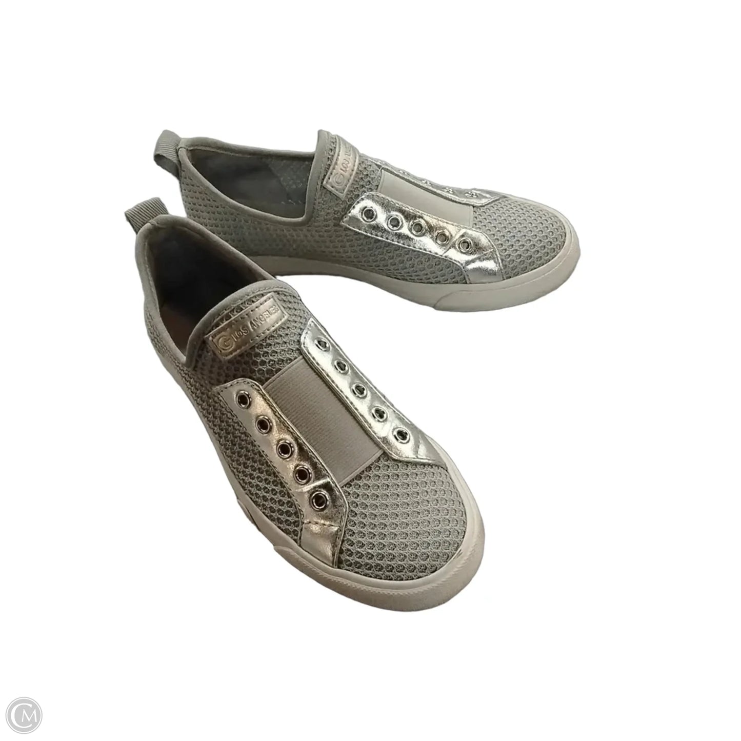 Shoes Sneakers By Guess In Silver, Size: 6.5