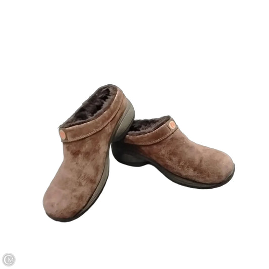 Shoes Flats By Merrell In Brown, Size: 7