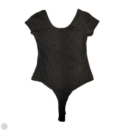 Top Short Sleeve By Clothes Mentor In Grey, Size: S