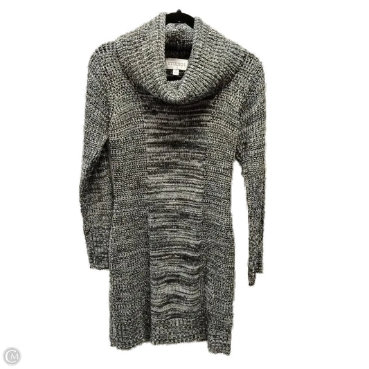 Sweater By Studio 1 In Grey, Size: L