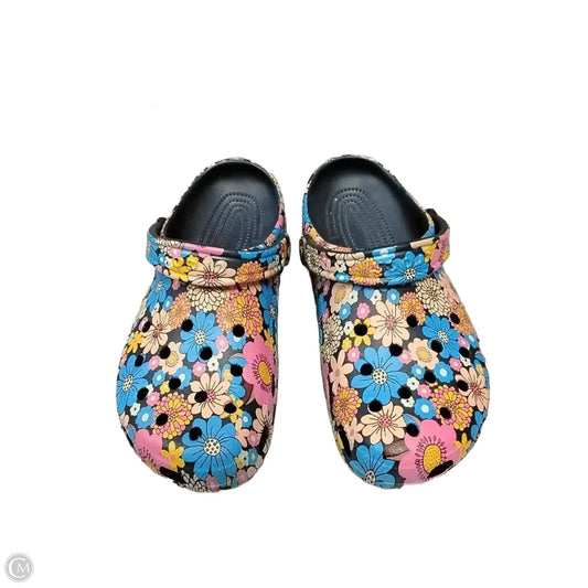 Shoes Flats By Crocs In Floral Print, Size: 7