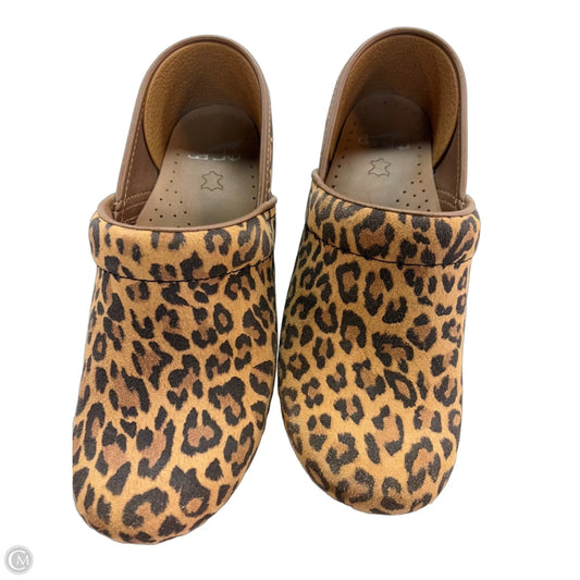 Shoes Flats By Dansko In Animal Print, Size: 8.5