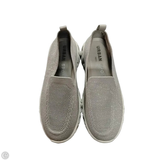 Shoes Sneakers By Clothes Mentor In Grey, Size: 10