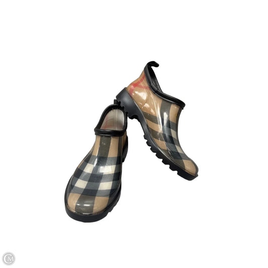 Boots Luxury Designer By Burberry In Plaid Pattern, Size: 7.5