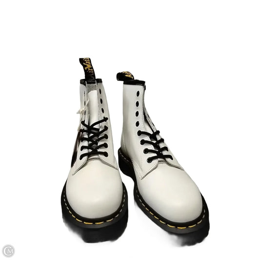 Boots Ankle Flats By Dr Martens In White, Size: 7