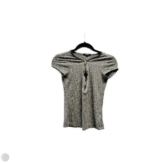 Top Short Sleeve By Ambiance Apparel In Grey, Size: S