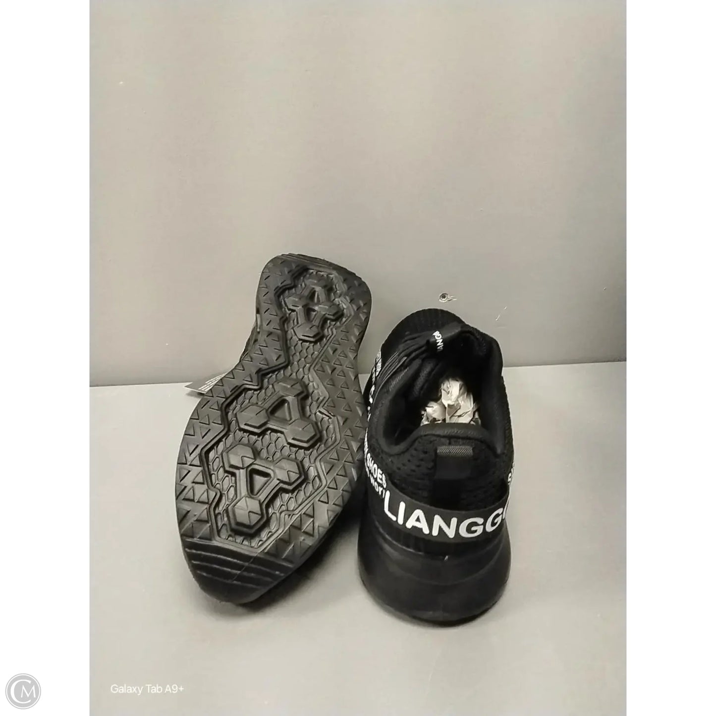 Shoes Athletic By Clothes Mentor In Black, Size: 9