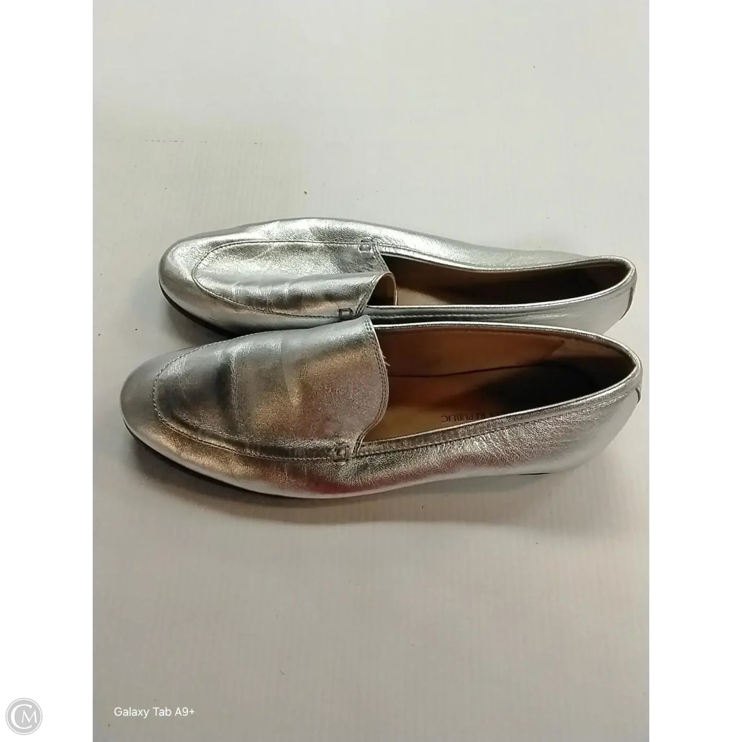 Shoes Flats By Banana Republic In Silver, Size: 8.5