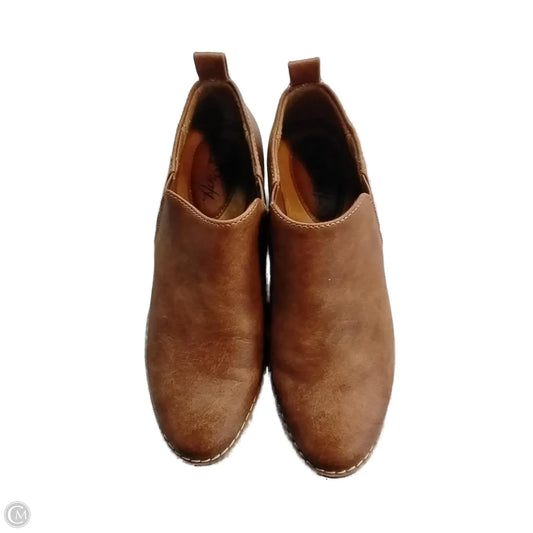 Boots Ankle Flats By Cmc In Brown, Size: 6