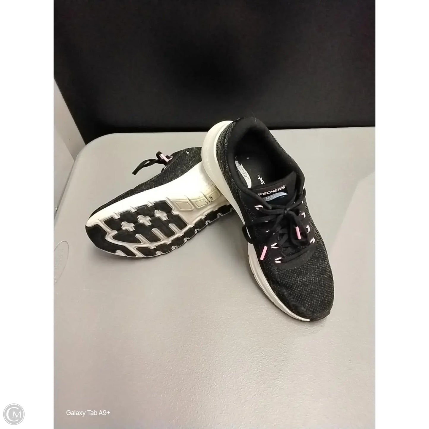 Shoes Athletic By Skechers In Black, Size: 9.5