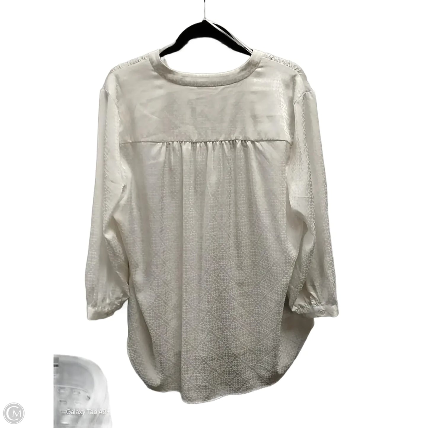 Top Long Sleeve By Vince Camuto In White, Size: 2x