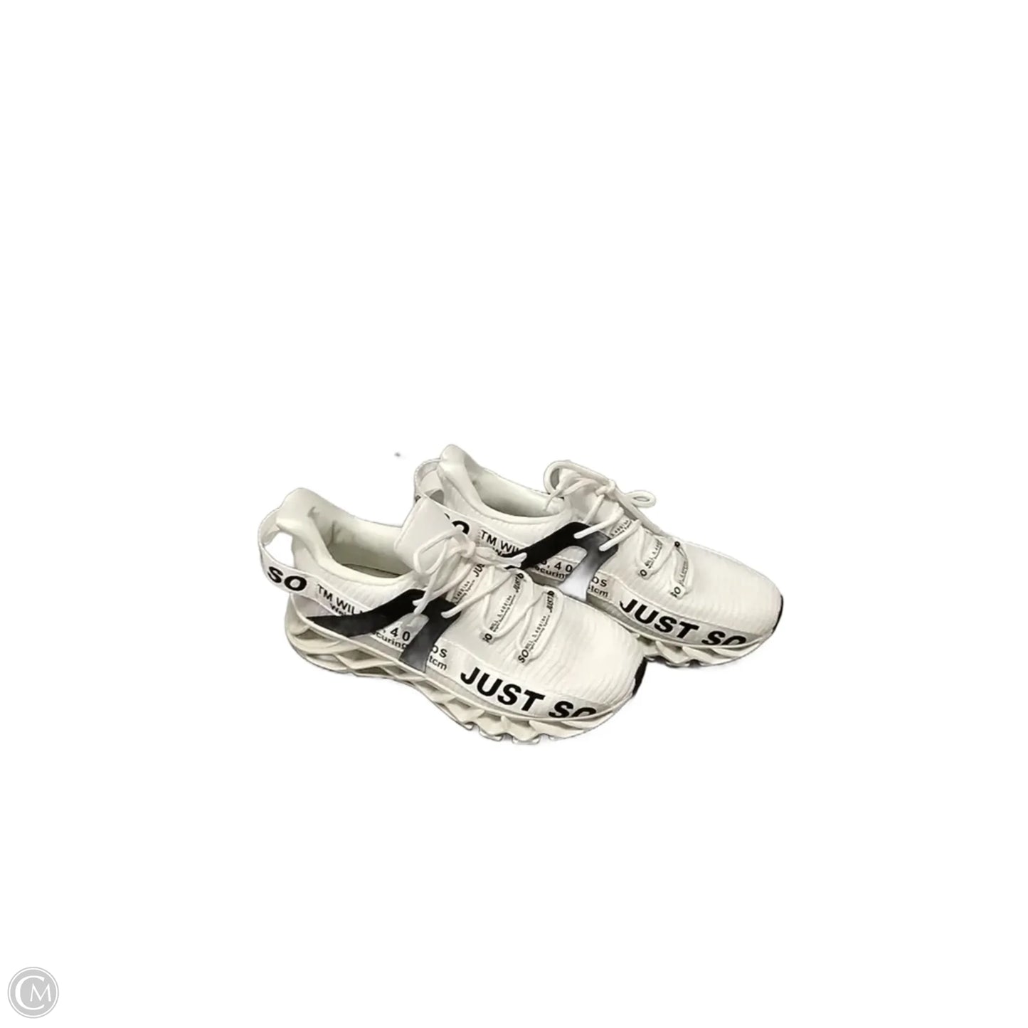 Shoes Sneakers By Clothes Mentor In White, Size: 8