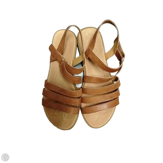 Sandals Flats By Boc In Brown, Size: 7