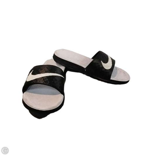 Shoes Athletic By Nike In Black & White, Size: 5