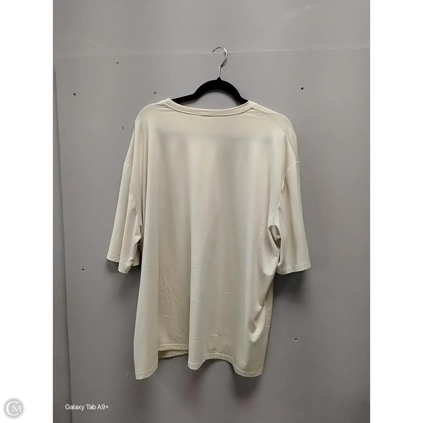 Top Short Sleeve By Clothes Mentor In Cream, Size: 1x