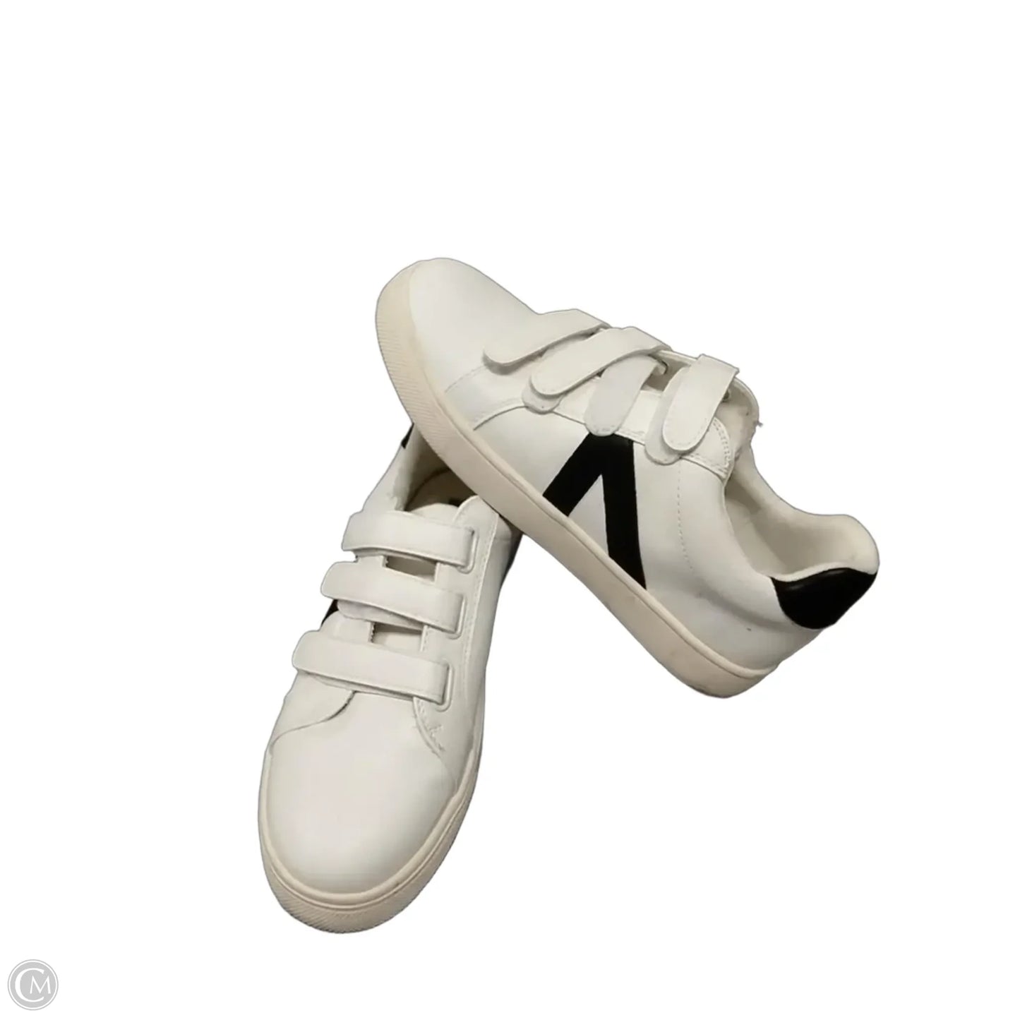 Shoes Sneakers By Mia In White, Size: 9