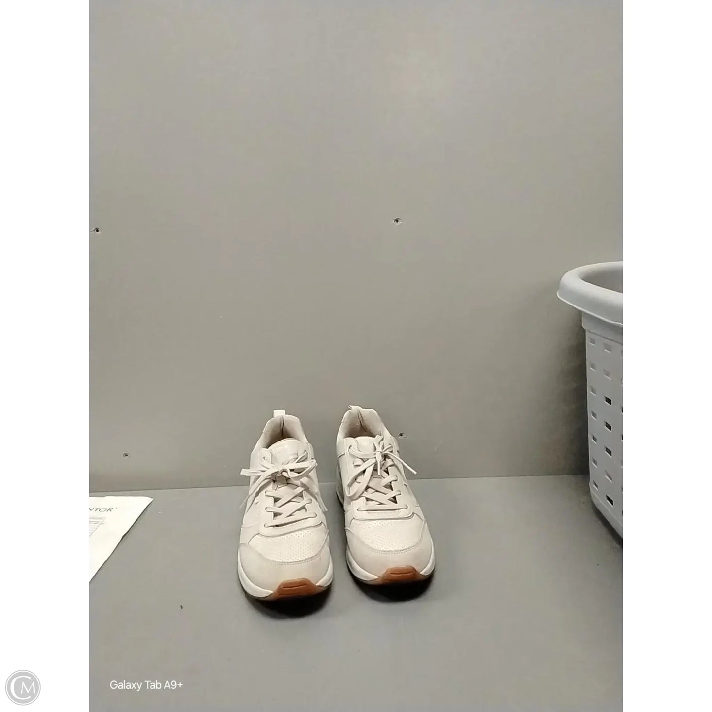 Shoes Athletic By Skechers In Beige, Size: 9.5