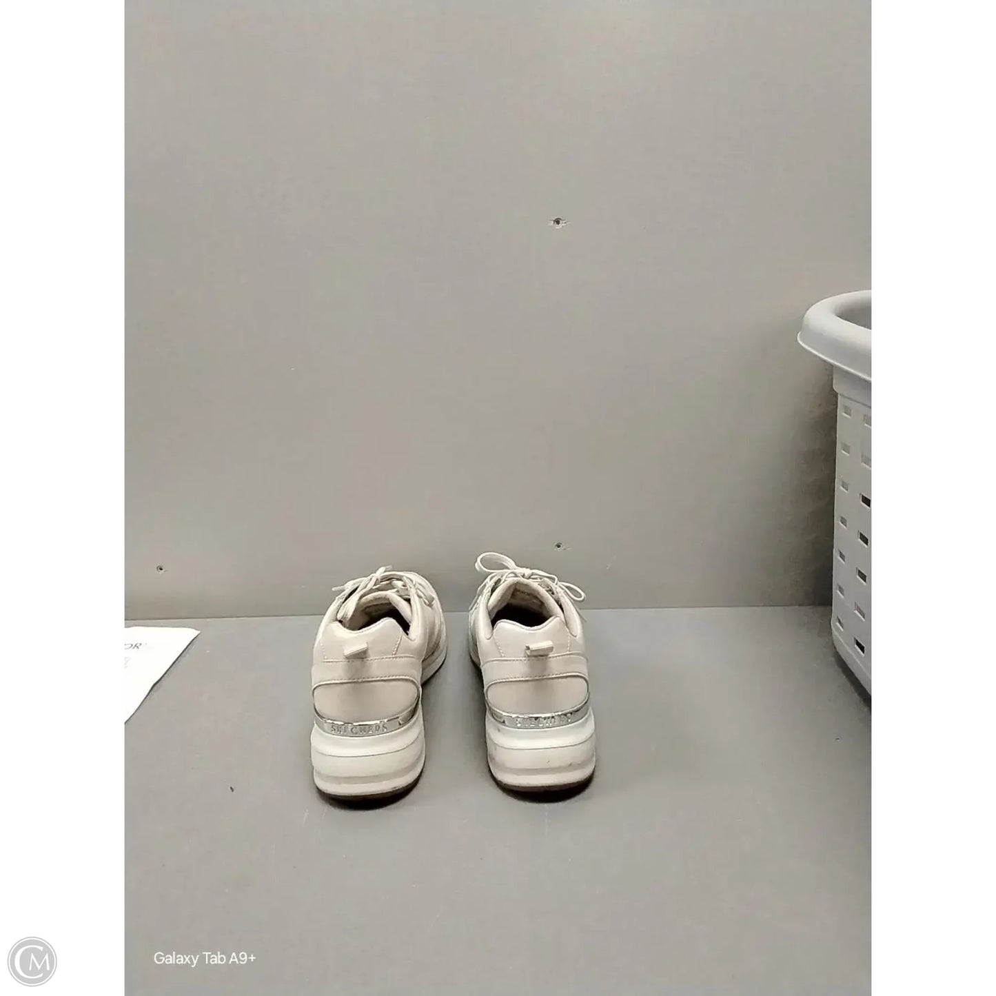 Shoes Athletic By Skechers In Beige, Size: 9.5
