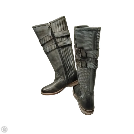 Boots Knee Flats By Clothes Mentor In Grey, Size: 7